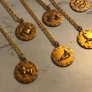 ✨3/$30✨Zodiac Pendant on chain